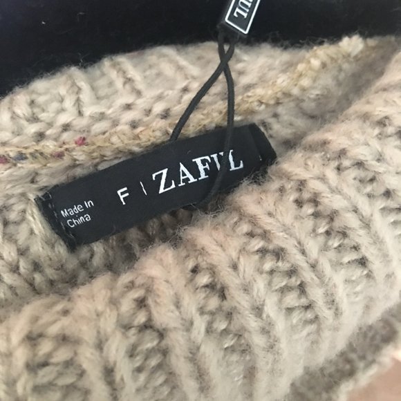 Cropped Sweater - Picture 3 of 3